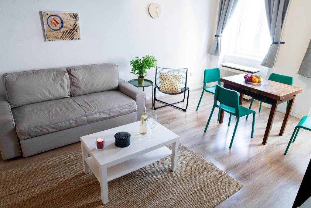 Studio Apartment Next To Famous Party House A38 Budapeste Exterior foto