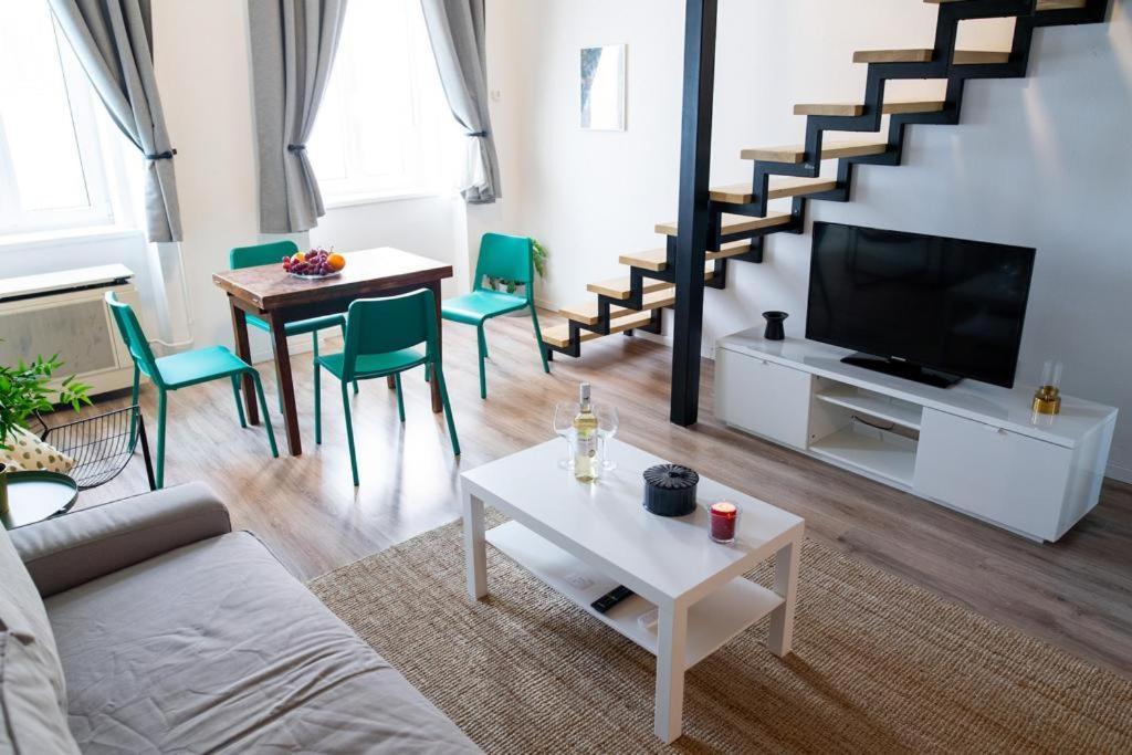 Studio Apartment Next To Famous Party House A38 Budapeste Exterior foto