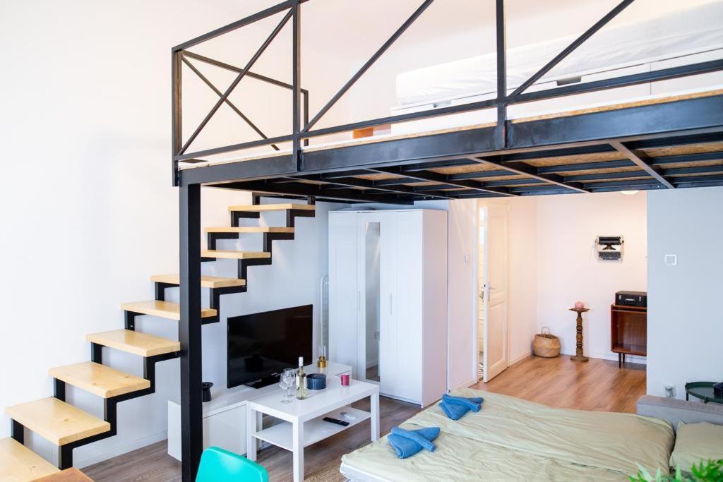 Studio Apartment Next To Famous Party House A38 Budapeste Exterior foto