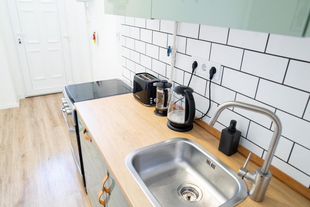 Studio Apartment Next To Famous Party House A38 Budapeste Exterior foto